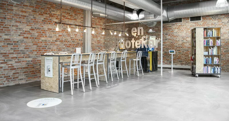 EMECO Sedia Da Bar 1006 Navy, 76 Cm, Alluminio Spazzolato 5 EMECO Sedia Da Bar 1006 Navy, 76 Cm, Alluminio Spazzolato - immagine 5