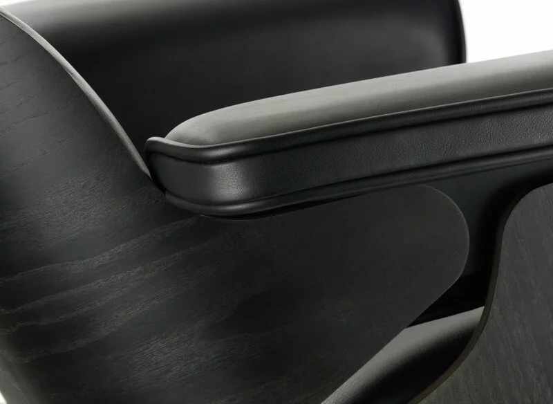 Vitra Eames Lounge Chair, Nuove Dim., Frassino Nero - Pelle Nera 4 Vitra Eames Lounge Chair, Nuove Dim., Frassino Nero - Pelle Nera - immagine 4