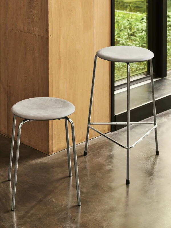 Fritz Hansen Sgabello Dot Alto, Pelle Grigia - Cromo 3 Fritz Hansen Sgabello Dot Alto, Pelle Grigia - Cromo - immagine 3