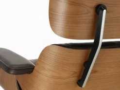 Vitra Eames Lounge Chair, Nuove Dim., Amer. Cherry - Pelle Nera -Sedie negozio 1811416 Lounge Chair cherry detail master 1