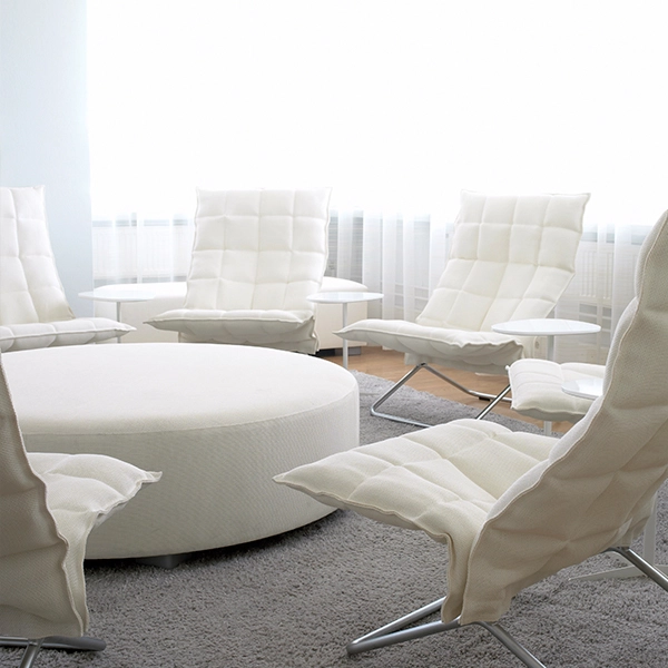 Woodnotes Sedia K, Stretta, Base Tubolare, Stone/bianco 2 Woodnotes Sedia K, Stretta, Base Tubolare, Stone/bianco - immagine 2