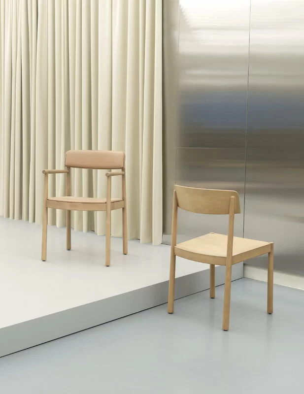Normann Copenhagen Sedia Timb Con Braccioli, Naturale - Pelle Ultra Cammello 2 Normann Copenhagen Sedia Timb Con Braccioli, Naturale - Pelle Ultra Cammello - immagine 2