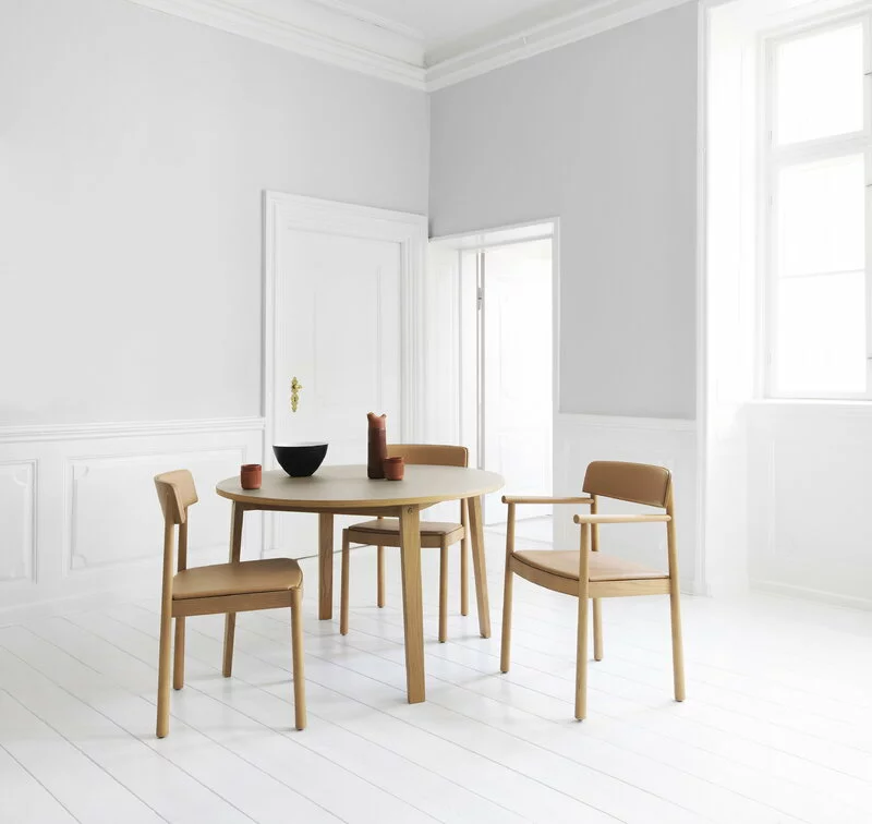 Normann Copenhagen Sedia Timb Con Braccioli, Naturale - Pelle Ultra Cammello 5 Normann Copenhagen Sedia Timb Con Braccioli, Naturale - Pelle Ultra Cammello - immagine 5