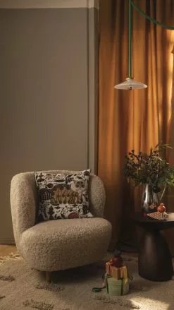 Gubi Poltrona Stay, Piccola, Pelle Di Pecora Off White Curly - Rovere 10 Gubi Poltrona Stay, Piccola, Pelle Di Pecora Off White Curly - Rovere -Sedie negozio 2021 09 30 FDS Valmiit VVV 40