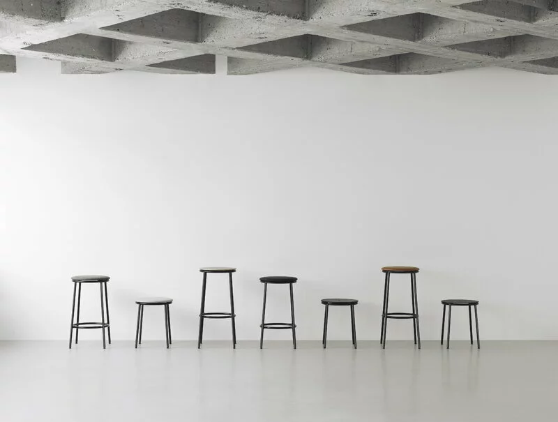 Normann Copenhagen Sgabello Circa, Acciaio Nero - Rovere Nero 5 Normann Copenhagen Sgabello Circa, Acciaio Nero - Rovere Nero - immagine 5