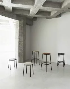 Normann Copenhagen Sgabello Da Bar Circa, 75 Cm, Acciaio Nero - Rovere -Sedie negozio 2021 Circa Stool Group 06