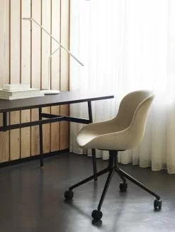 Normann Copenhagen Sedia Hyg Con 4 Ruote, Girevole, Alluminio - Pelle Ultra Nera -Sedie negozio 2021 Hyg Chair 4W Full Uph MLF20 Black Alu Union Table Black 05 7