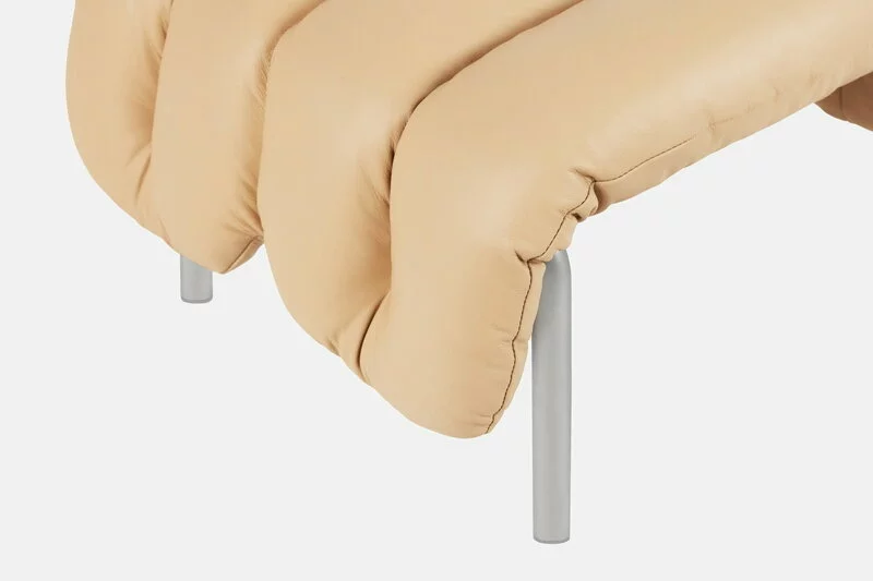 Hem Poggiapiedi Puffy, Pelle Sabbia - Acciaio Inox 3 Hem Poggiapiedi Puffy, Pelle Sabbia - Acciaio Inox - immagine 3