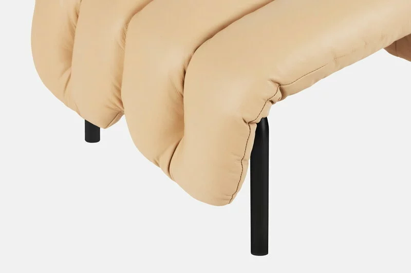 Hem Poggiapiedi Puffy, Pelle Sabbia - Acciaio Grigio Nero 3 Hem Poggiapiedi Puffy, Pelle Sabbia - Acciaio Grigio Nero - immagine 3