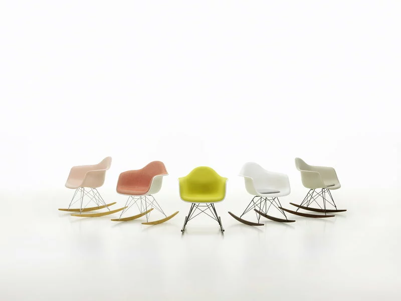 Vitra Sedia A Dondolo Eames RAR, Pale Rose - Cromo - Acero 4 Vitra Sedia A Dondolo Eames RAR, Pale Rose - Cromo - Acero - immagine 4