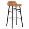 Normann Copenhagen Sgabello Da Bar Form, 75 Cm, Rovere Nero - Pelle Ultra Brandy