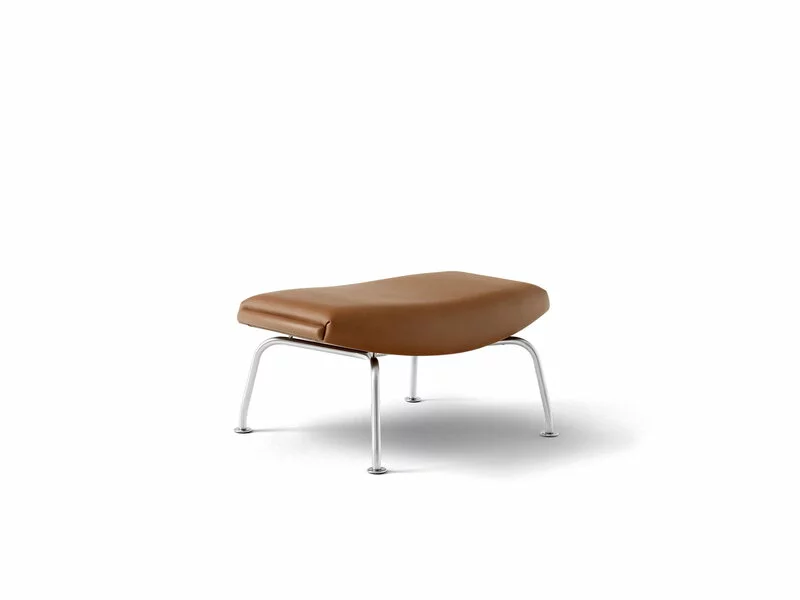 Fredericia Poggiapiedi Wegner Ox, Cromo Spazzolato - Pelle Cognac 2 Fredericia Poggiapiedi Wegner Ox, Cromo Spazzolato - Pelle Cognac - immagine 2