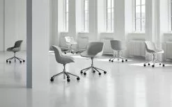 Normann Copenhagen Sedia Hyg Con 5 Ruote, Girevole, Alluminio - Synergy 16 -Sedie negozio 60402 Normann Copenhagen Hyg Chair Swivel 5W Gaslift Group 01
