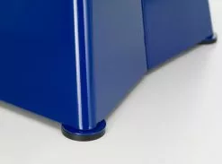 Vitra Sgabello Tabouret Métallique, Prouvé Bleu Marcoule 5 Vitra Sgabello Tabouret Métallique, Prouvé Bleu Marcoule -Sedie negozio 6557719 Tabouret Mtallique Bleu Marcoule Detail v fullbleed 1440x