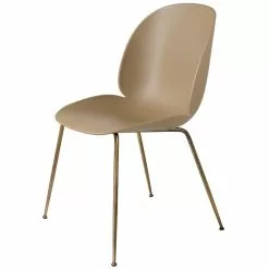 Gubi Sedia Beetle, Ottone Antico - Pebble Brown