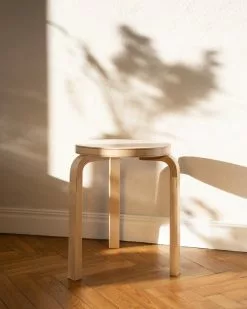 Artek Sgabello Aalto Stool 60, Kontrasti -Sedie negozio 7562093 Stool 60 Kontrasti Silver Mikiver Hannah Segerkrantz 7 master