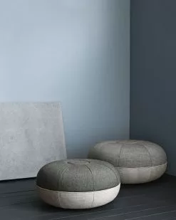 Fritz Hansen CM Pouf, Piccolo, Grigio Scuro 10 Fritz Hansen CM Pouf, Piccolo, Grigio Scuro -Sedie negozio 9881 Objects Pouf 1