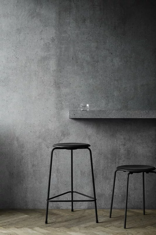 Fritz Hansen Sgabello Dot, Pelle Nera - Nero 2 Fritz Hansen Sgabello Dot, Pelle Nera - Nero - immagine 2