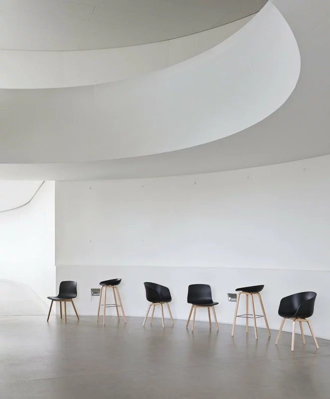 Hay About A Stool AAS32, 75 Cm, Rovere Laccato - Nero 2 Hay About A Stool AAS32, 75 Cm, Rovere Laccato - Nero - immagine 2