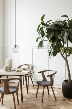 &Tradition Sedia In Between SK2, Rovere Oliato - Fjord 251 -Sedie negozio ANDTRADITION SS 18 03