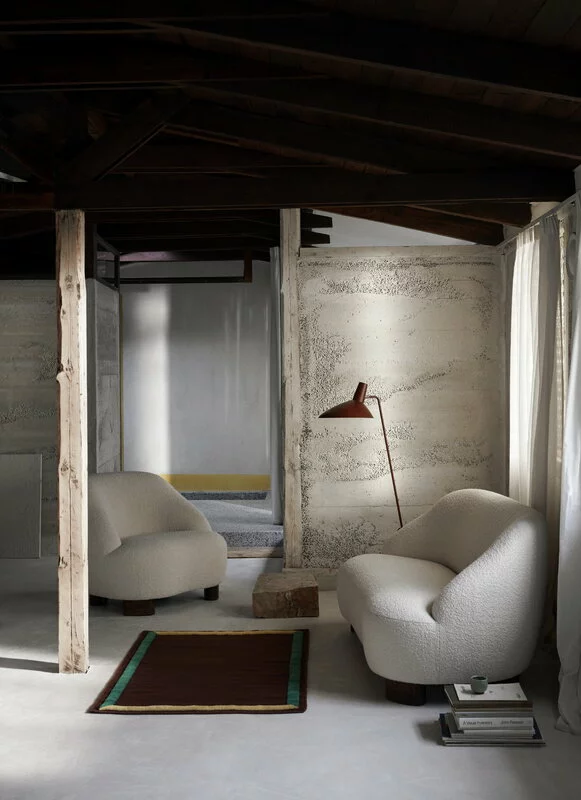 &Tradition Poltrona Margas LC1, Rovere Laccato Nero - Zero 0011 3 &Tradition Poltrona Margas LC1, Rovere Laccato Nero - Zero 0011 - immagine 3