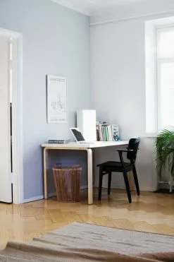 Artek Sedia Domus, Betulla Tinta Nera - Pelle Nera -Sedie negozio Artek Domus 81B photo Mikko Ryha nen