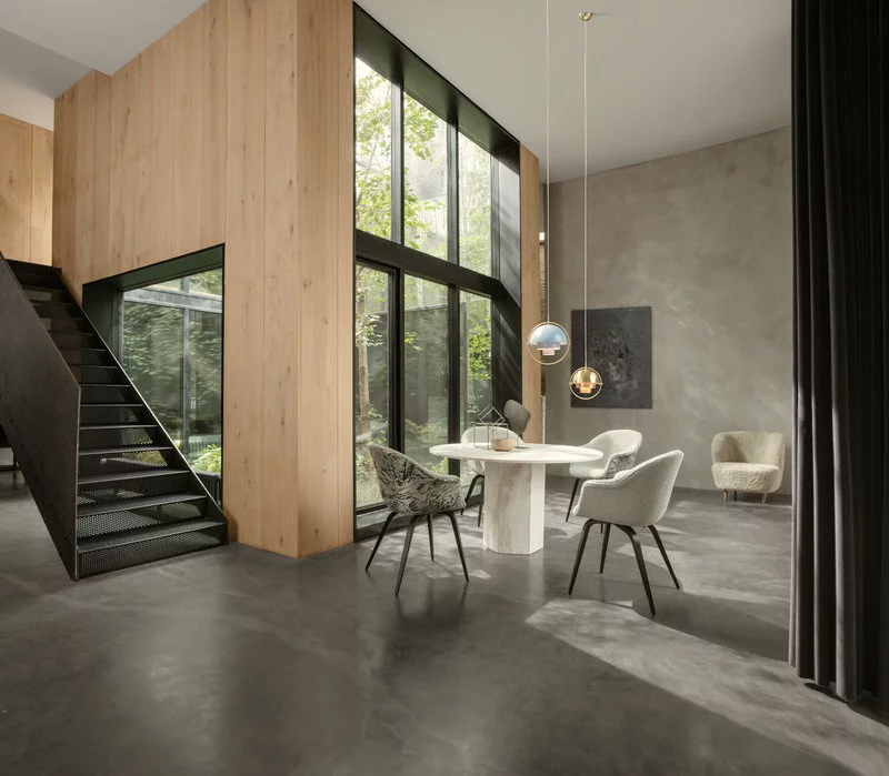 Gubi Poltrona Stay, Piccola, Pelle Di Pecora Off White Curly - Rovere 6 Gubi Poltrona Stay, Piccola, Pelle Di Pecora Off White Curly - Rovere - immagine 6