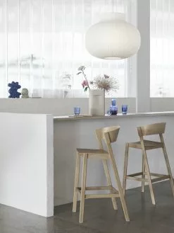 Muuto Sgabello Da Bar Cover 75 Cm, Rovere -Sedie negozio Cover bar stool 75 oak raise carafe glass indigo ridge h35 off white strand O80 muuto org