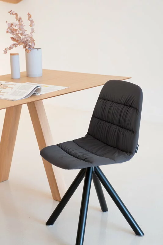 Viccarbe Sedia Maarten, Ecoalf Edition, Girevole, Nero - Caviar 5 Viccarbe Sedia Maarten, Ecoalf Edition, Girevole, Nero - Caviar - immagine 5