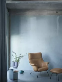 Muuto Poggiapiedi Doze, Pelle Cognac - Antracite -Sedie negozio Doze lounge chair ottoman cognac leather anthracite black halves side table sage green kink vase light blue muuto med res