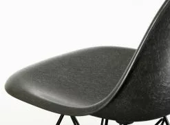 Vitra Sedia Eames DSR Fiberglass, Elephant Hide Grey - Nero -Sedie negozio Eames Fiberglass Chair 1957119 master
