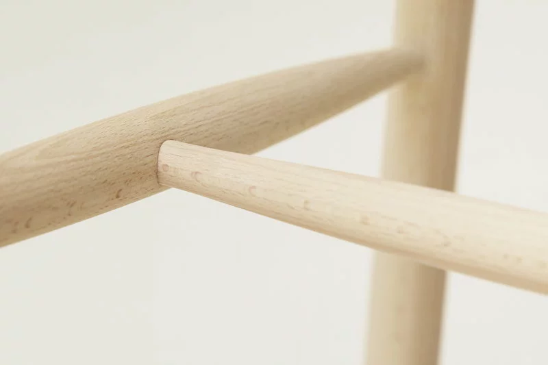 Form & Refine Sgabello Da Bar Shoemaker Chair No. 68, Faggio 2 Form & Refine Sgabello Da Bar Shoemaker Chair No. 68, Faggio - immagine 2