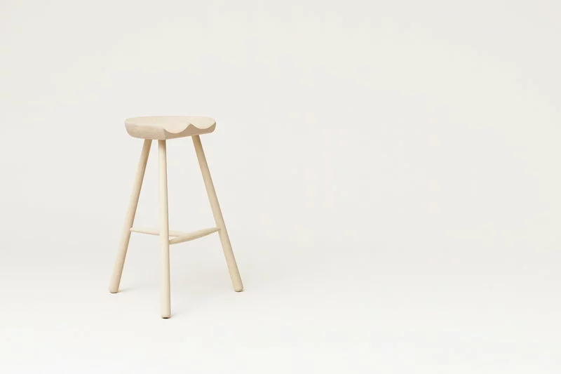 Form & Refine Sgabello Da Bar Shoemaker Chair No. 68, Faggio 4 Form & Refine Sgabello Da Bar Shoemaker Chair No. 68, Faggio - immagine 4