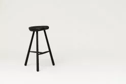 Form & Refine Sgabello Da Bar Shoemaker Chair No. 68, Faggio Nero -Sedie negozio F R Shoemakerchair 68 black stained perspective
