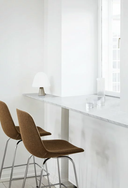 Fredericia Sgabello Da Bar Eyes, Cromo Spazzolato - Ocra 2 Fredericia Sgabello Da Bar Eyes, Cromo Spazzolato - Ocra - immagine 2