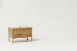 Form & Refine Cassapanca A Line, 68 Cm, Rovere -Sedie negozio FR A Line Storage bench 68 oak perspective