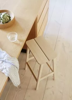 Form & Refine Sgabello Da Bar Angle 65 Cm, Rovere Oliato Bianco 8 Form & Refine Sgabello Da Bar Angle 65 Cm, Rovere Oliato Bianco -Sedie negozio FR Kitchencounter Angle Barstool White Oak 1