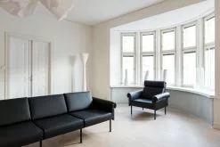 Yrjö Kukkapuro Poltrona Ateljee, Nero - Pelle Nera -Sedie negozio Kukkapuro Ateljee Kohdekuvaus 2021 C HannakaisaPekkala 1