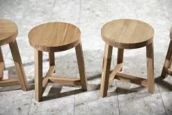 Made By Choice Sgabello Lonna, Rovere -Sedie negozio Lonna stools ambient