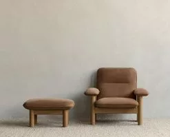 Menu Poggiapiedi Brasilia, Rovere - Pelle Dunes Camel -Sedie negozio MENU Brasilia Lounge Chair Brasilia Ottoman Gravel Rug 10