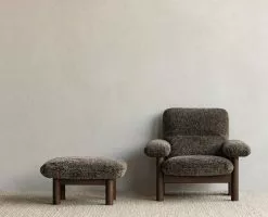 Menu Poltrona Brasilia, Rovere Tinto Scuro - Pelle Di Pecora Root -Sedie negozio MENU Brasilia Lounge Chair Brasilia Ottoman Gravel Rug 4