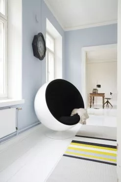 Eero Aarnio Originals Sedia Ball Chair, Bianco - Nero -Sedie negozio Pallotuoli 2 mindre
