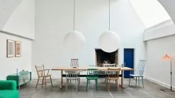 Hay Sedia J41, Grigio Caldo 8 Hay Sedia J41, Grigio Caldo -Sedie negozio Passerelle Table L300xW95xH74 wb lacquered oak tabletop frame and edge black powder coated crossbar J Series family Rice Paper Shade dia80 classic white 01rolerole