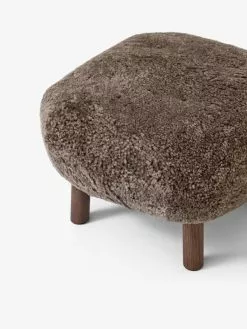 &Tradition Poltrona E Pouf Little Petra, Pelle Di Pecora Sahara - Noce 9 &Tradition Poltrona E Pouf Little Petra, Pelle Di Pecora Sahara - Noce -Sedie negozio Pouf ATD1 Sahara Walnut