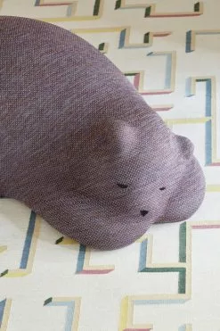 Vitra Resting Bear, Mauve -Sedie negozio Resting Bear2C Resting Animals2C Accessories in situ shooting 2018 2342501 master