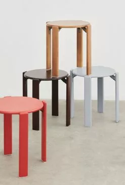 Hay Sgabello Rey, Slate Blue -Sedie negozio Rey Stool scarlet red wb lacquer beech Rey Stool golden wb lacquered beech Rey Stool slate blue wb lacquer beech 1