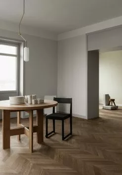 Frama Sgabello AML, Pino Oliato Scuro -Sedie negozio Spatial Sensibilities 1273