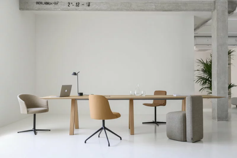 Viccarbe Sedia Aleta, Girevole, Nero - Remix 443 3 Viccarbe Sedia Aleta, Girevole, Nero - Remix 443 - immagine 3