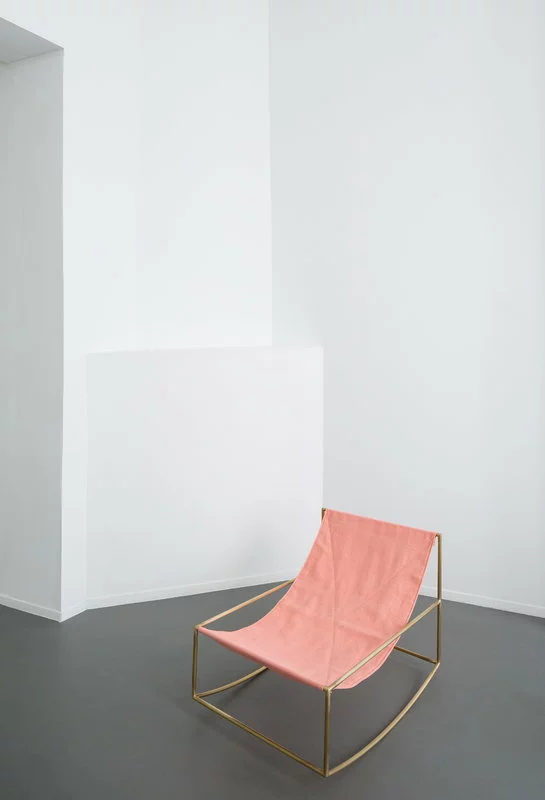 Valerie_objects Rocking Chair, Ottone - Rosa 3 Valerie_objects Rocking Chair, Ottone - Rosa - immagine 3