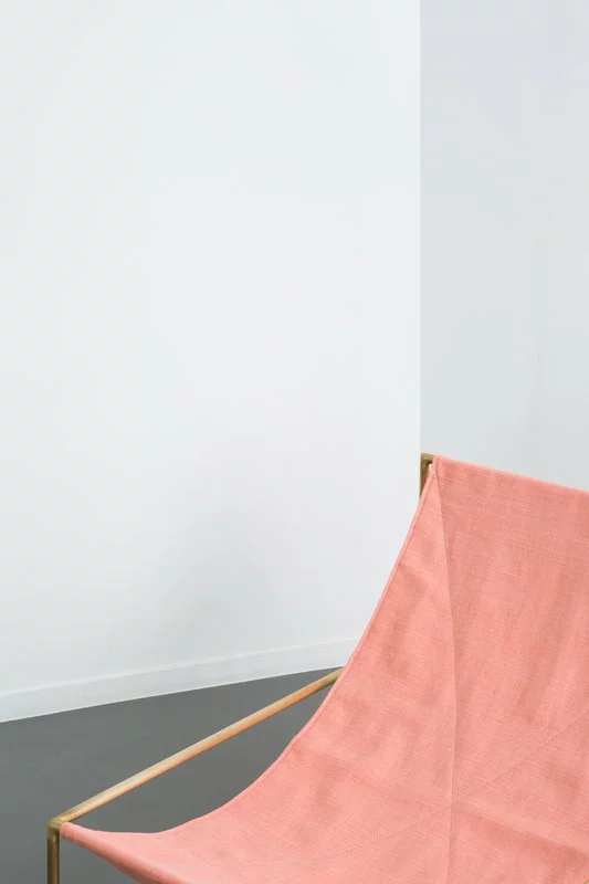 Valerie_objects Rocking Chair, Ottone - Rosa 2 Valerie_objects Rocking Chair, Ottone - Rosa - immagine 2